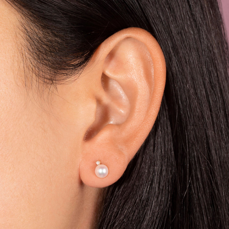 Luxe Pearl Stud Earrings in Natural – Hazel & Marie